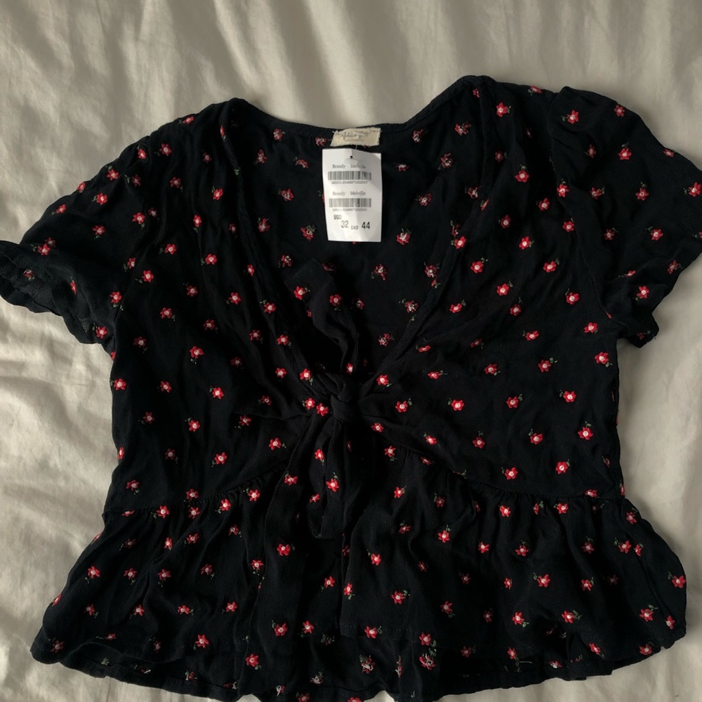 ——-SOLD——- Brandy Melville flower tie top